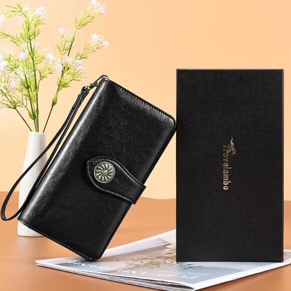 Elegant Black Leather Wristlet - Picture 6 of 6